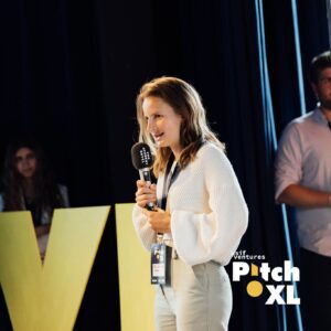 Tess stamps bij Pitch XL